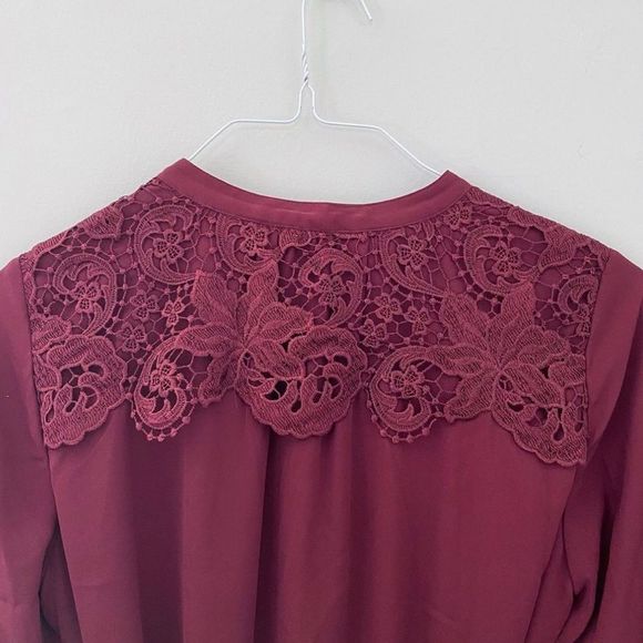 Banana Republic Factory shirt dress with lace details at the shoulders and back - Picture 6 of 7